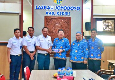 KAI Daop 7 Madiun Amankan Aset Perusahaan Senilai Rp52,2 Miliar, Terima 23 Sertipikat Elektronik dari BPN Kabupaten Kediri. KAI Daop 7 Madiun Amankan Aset Perusahaan Senilai Rp52,2 Miliar, Terima 23 Sertipikat Elektronik dari BPN Kabupaten Kediri.
