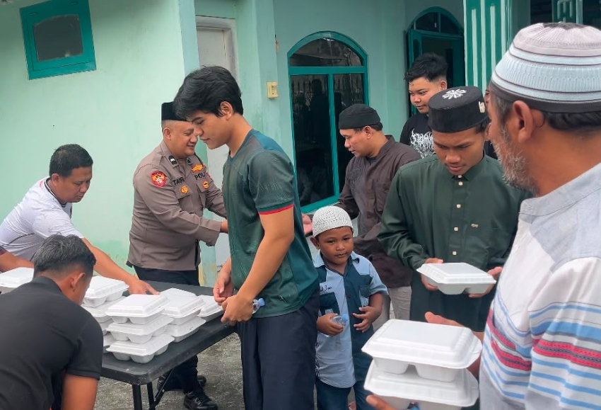 Polsek Pare Gelar Jumat Berkah.