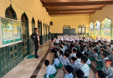 Tanamkan Disiplin Keselamatan Kereta Api Sejak Dini, KAI Daop 7 Madiun Gelar Sosialisasi dan Penyaluran Bantuan TJSL di MI Al Huda Bogo Nganjuk